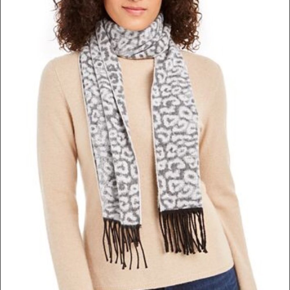 Cejon Gray and White Snow Leopard Print Scarf NWOT